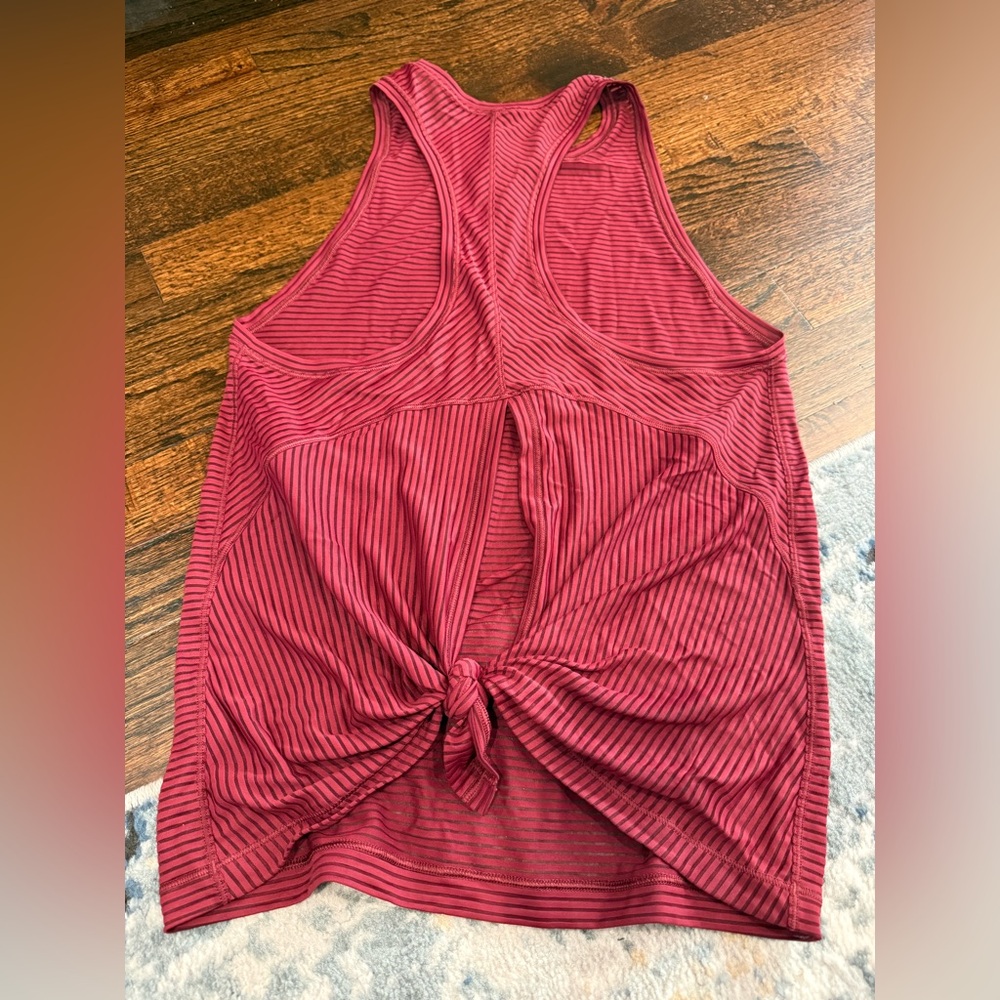 Lululemon miles ahead tank in red wine estimated size 4 EUC